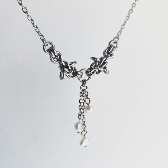 Medieval princess freshwater pearl chainmaille necklace with small silver chain - Picture 13 of 13